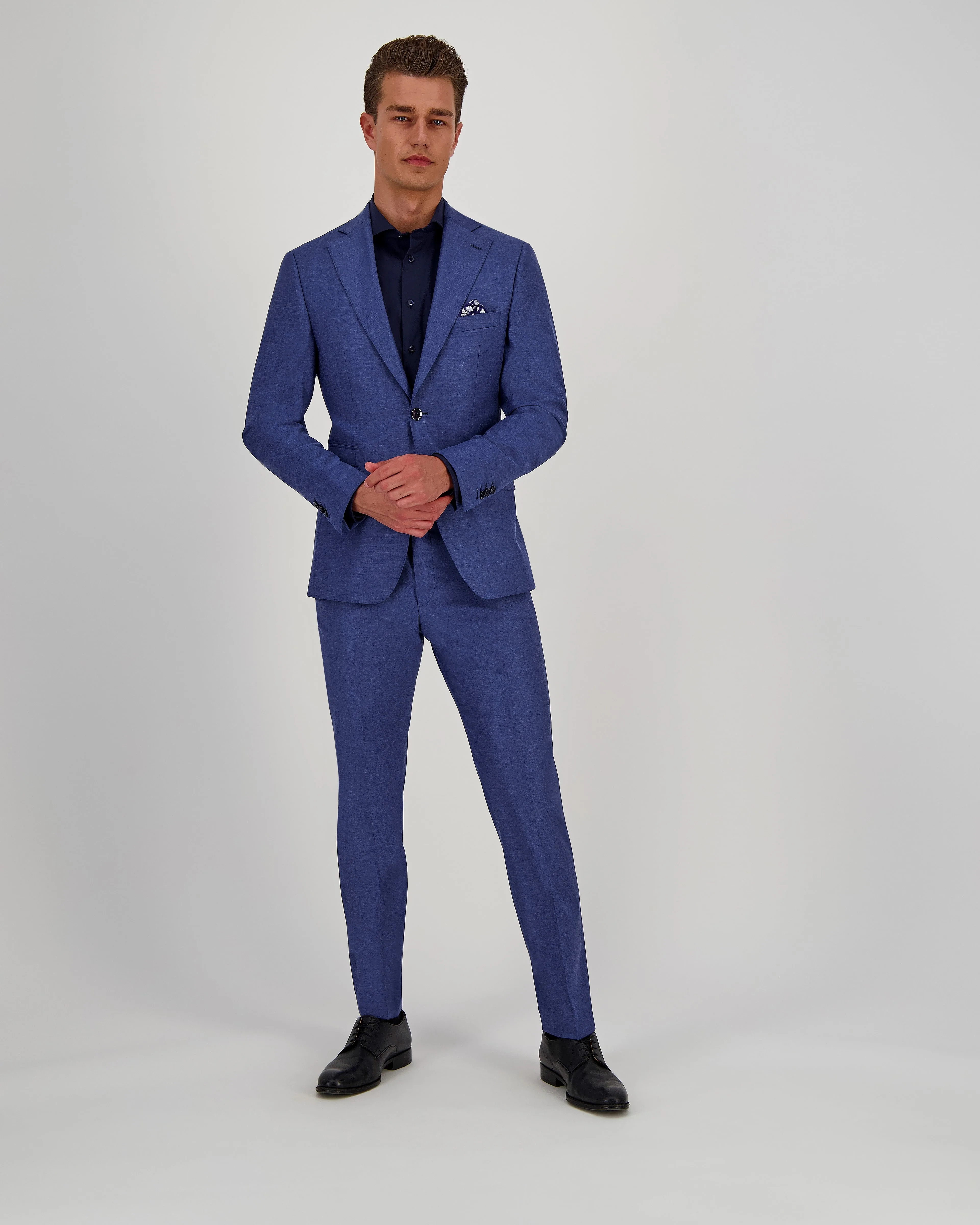 Bruidegom in navy blue