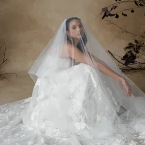 Bruid in haar bruidsjurk