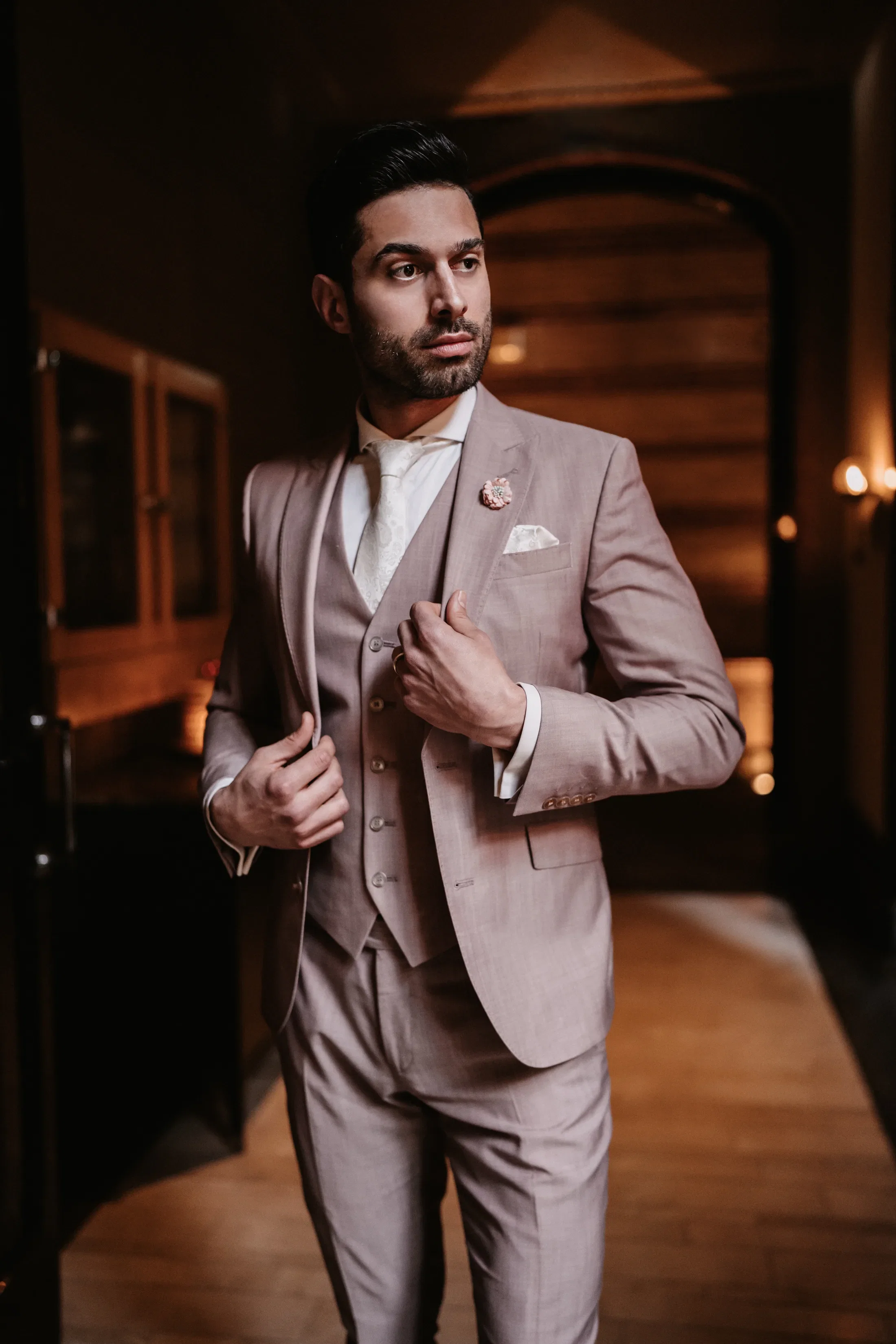 Paarse boho-trouwpak