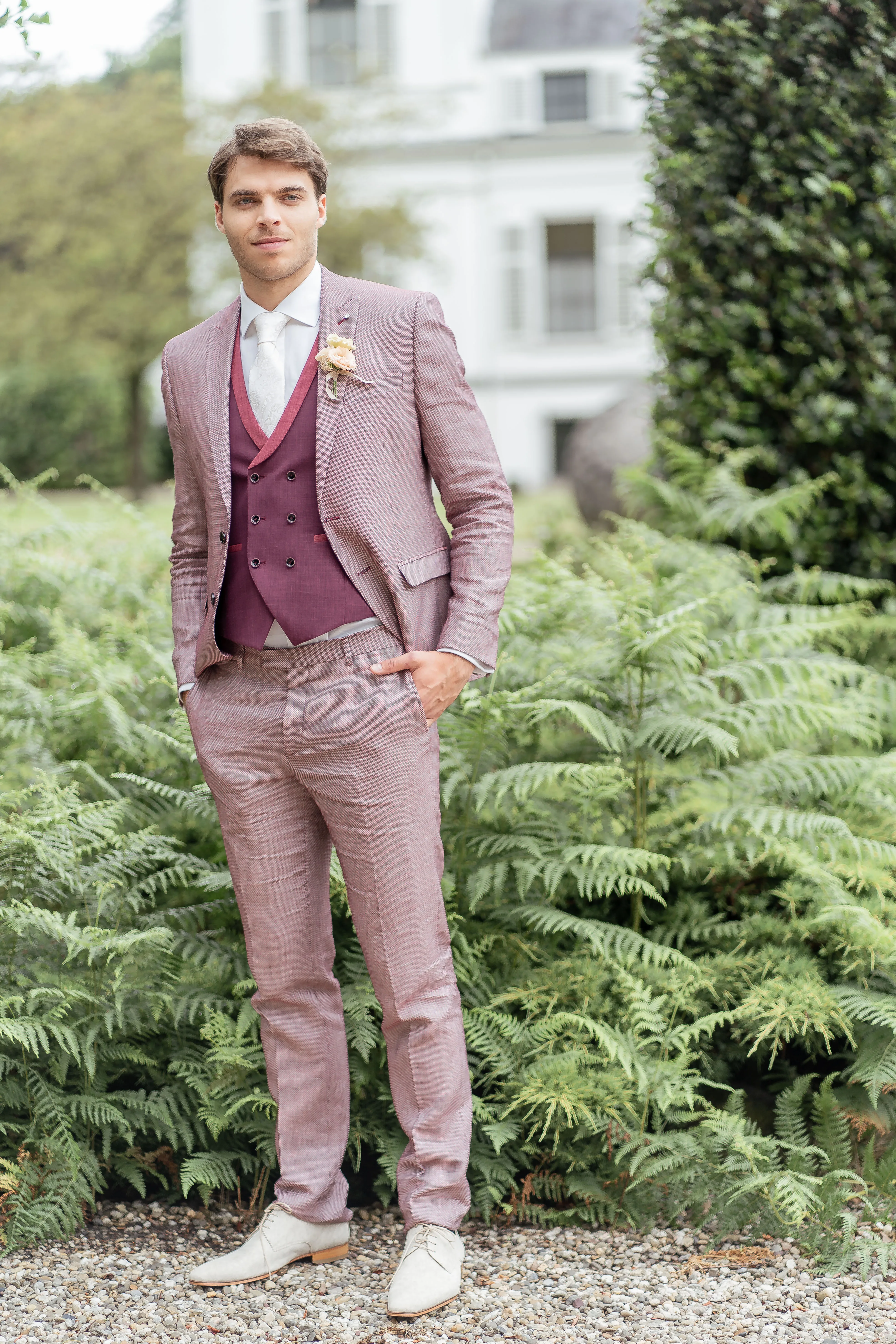 Paarse boho-trouwpak