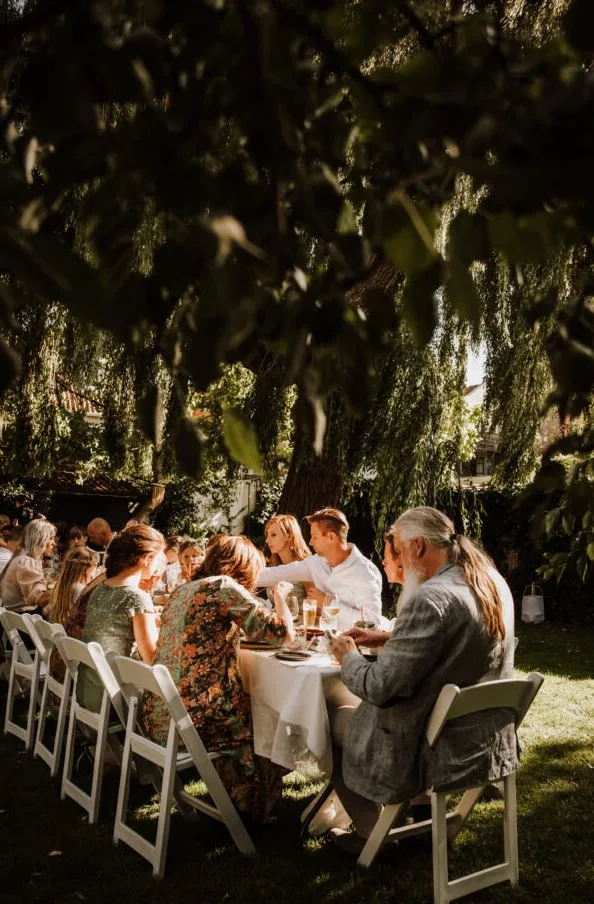 Dinertafel op bruiloft