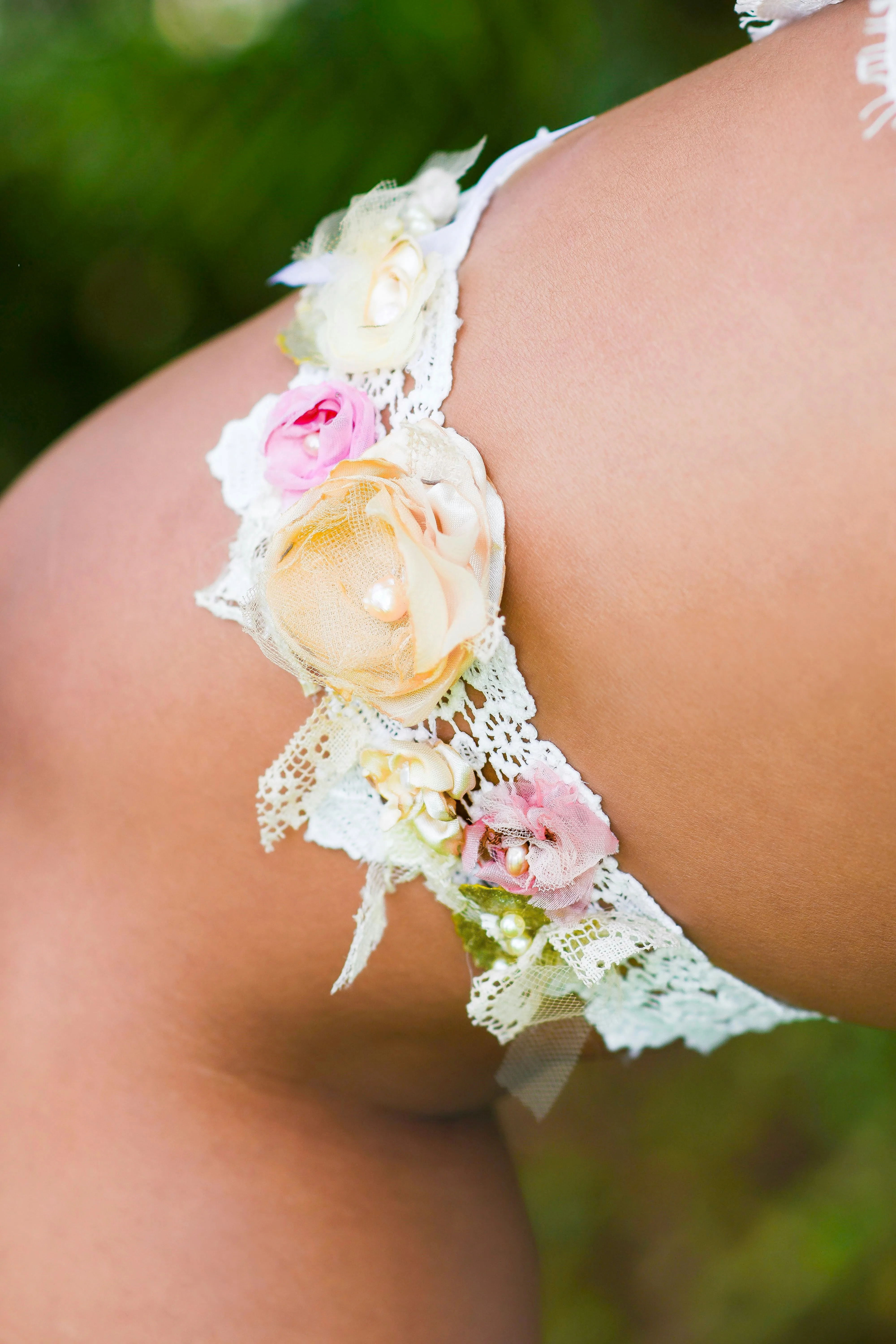 Kousenband met kleurrijke bloemen