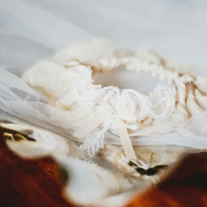 Wit, beige kousenband