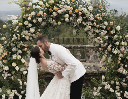 Bekijk nu de 5 geweldige looks van Justin Alexanders vrouw Kelsey!