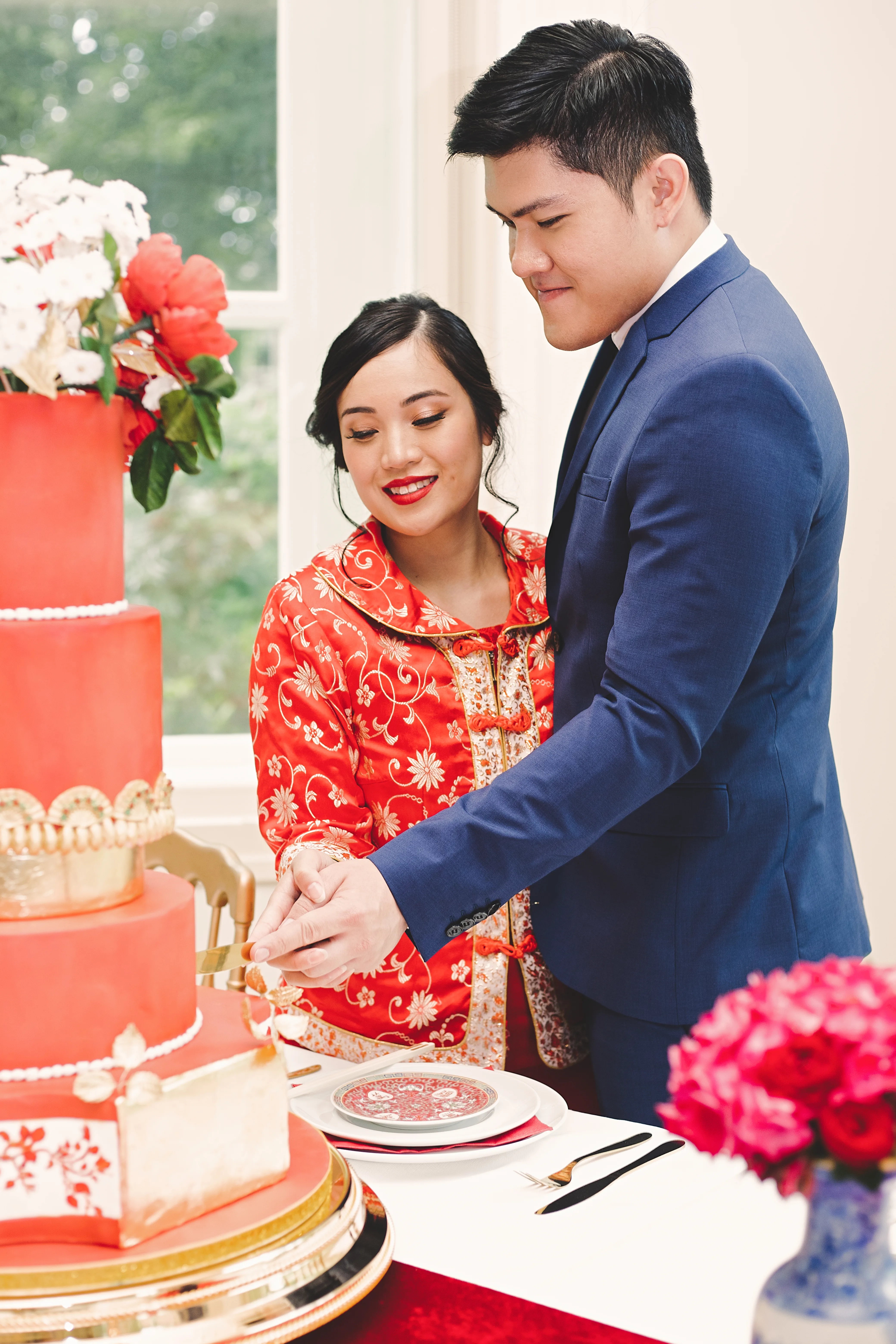 Chinees bruidspaar met taart