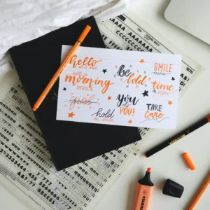 Voorbeeld van artwork met handelttering en materialen. 