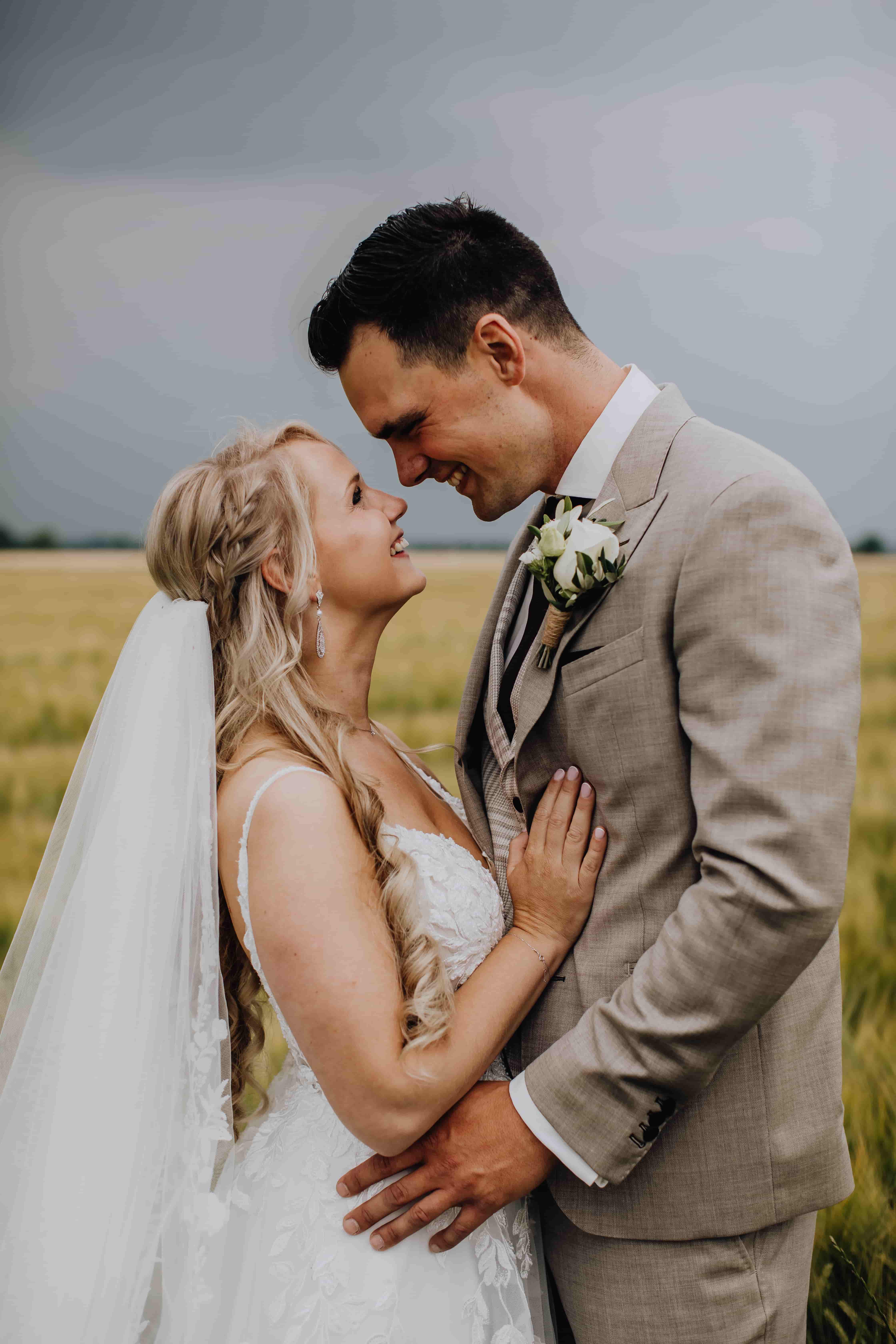 Een net getrouwd bruidspaar