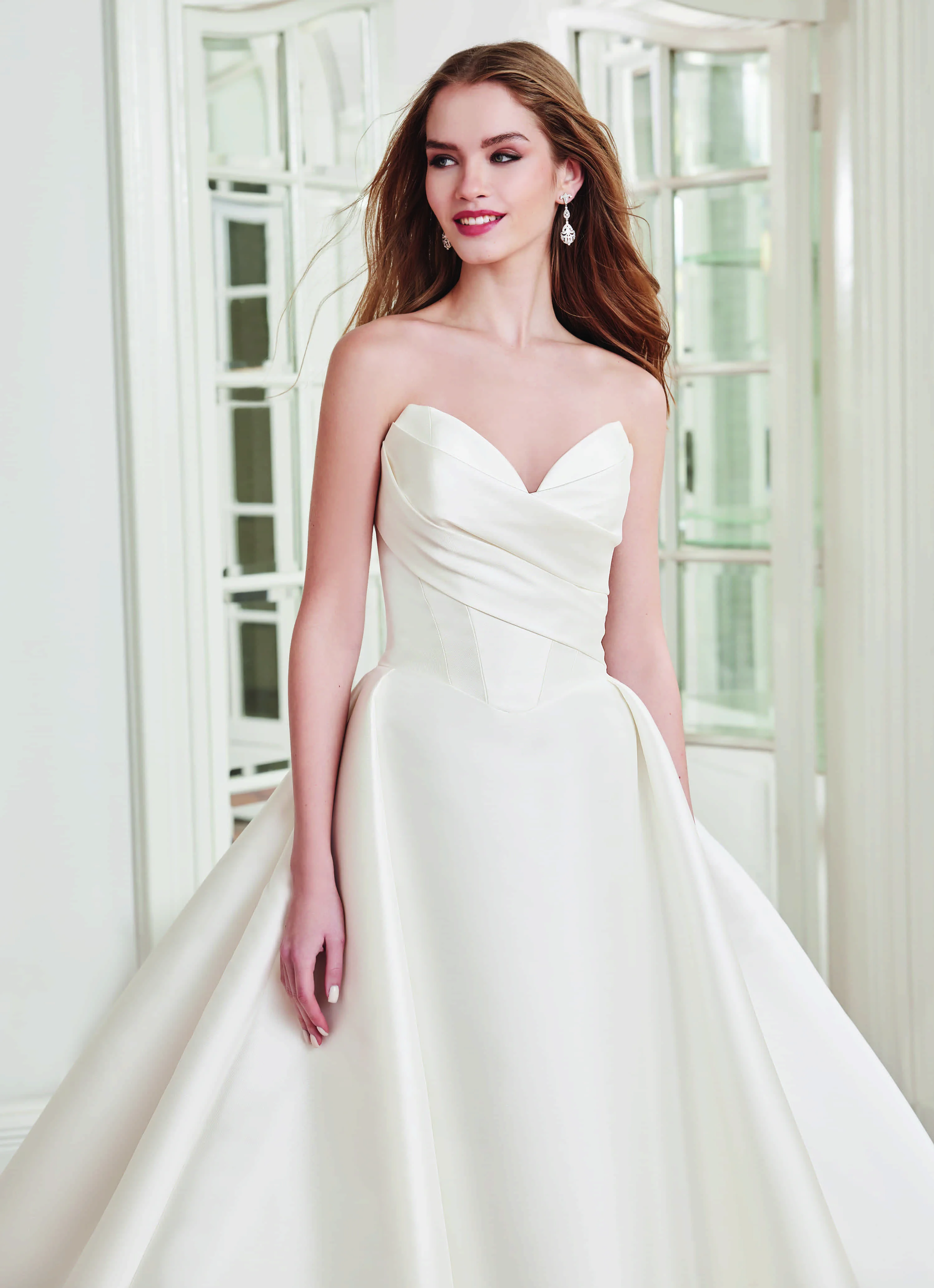 Bruid in haar bruidsjurk