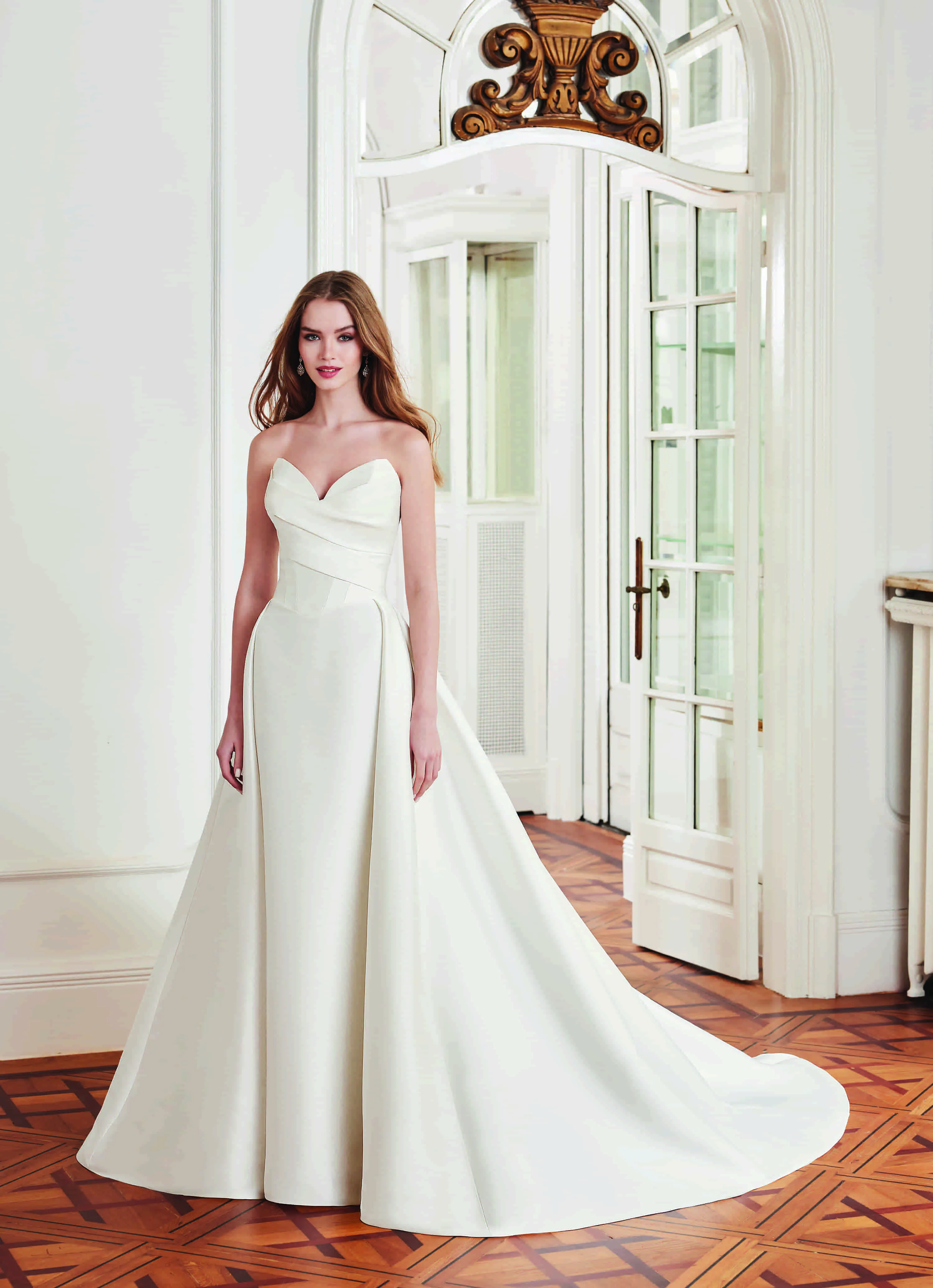 Bruid in haar bruidsjurk