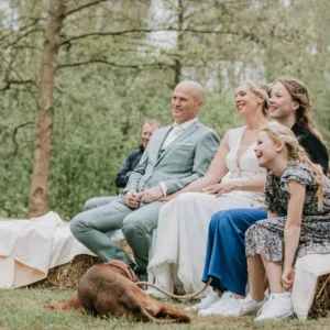 Gezin op hun bruiloft