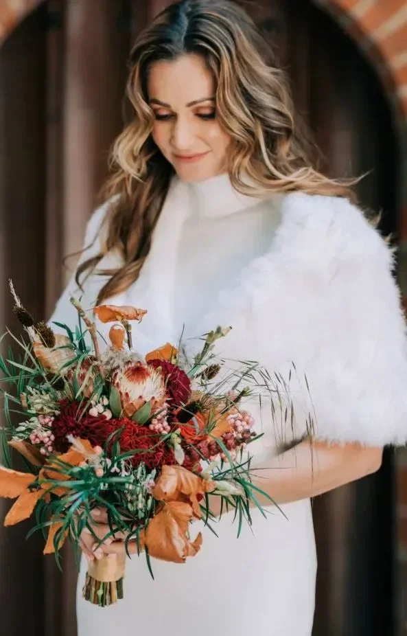 Bruid met haar bruidsboeket