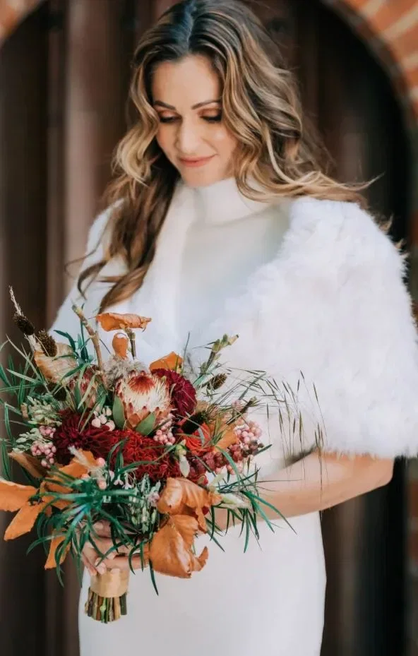 Bruid met haar bruidsboeket