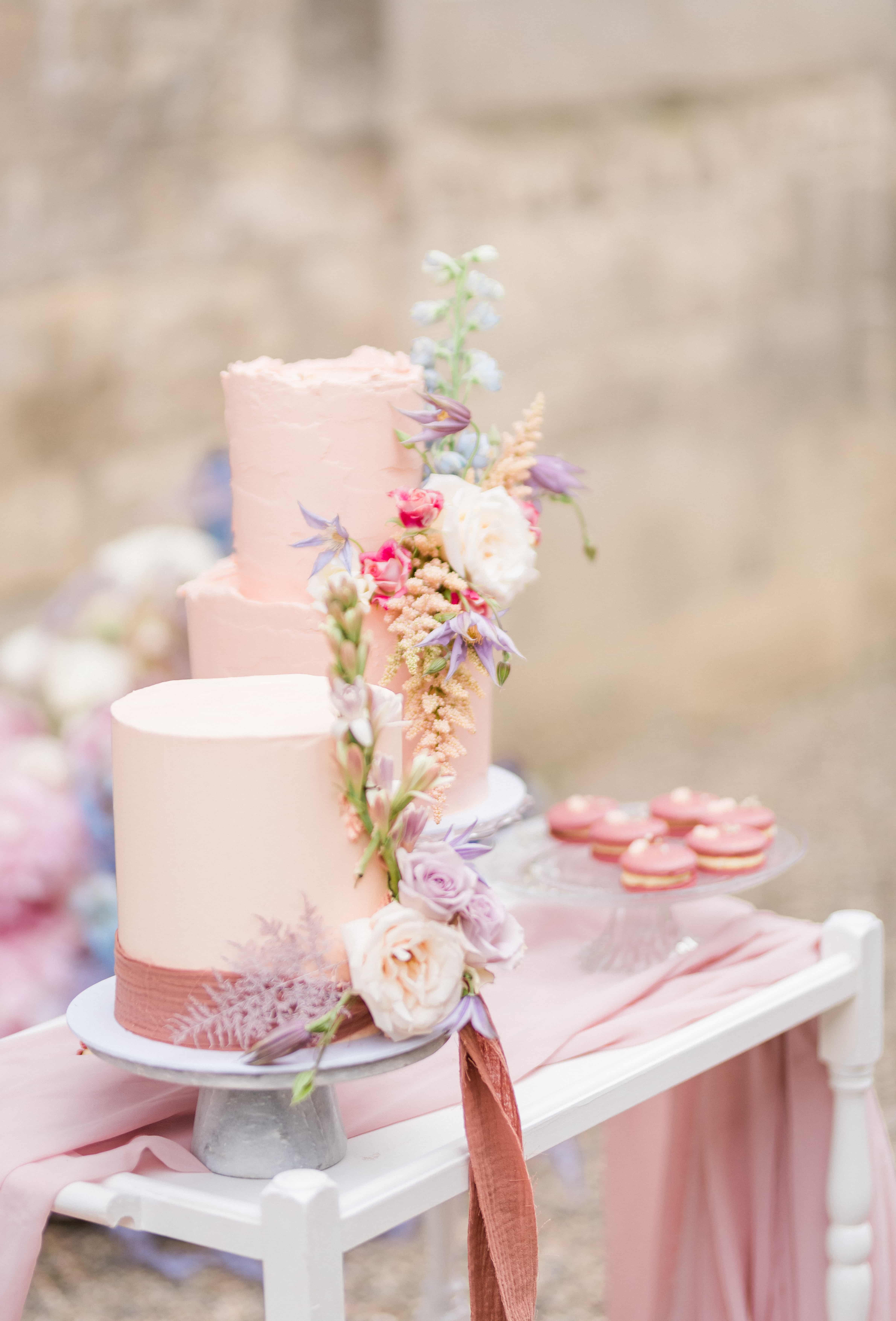 Roze pastel bruidstaart