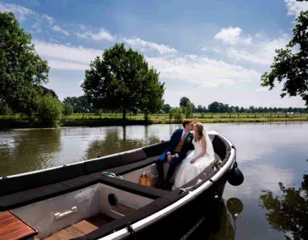 Bubbels met oesters op de trouwdag van Flup & Malou