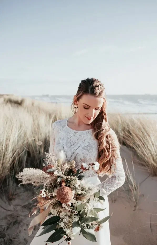 Bruid met haar bruidsboeket