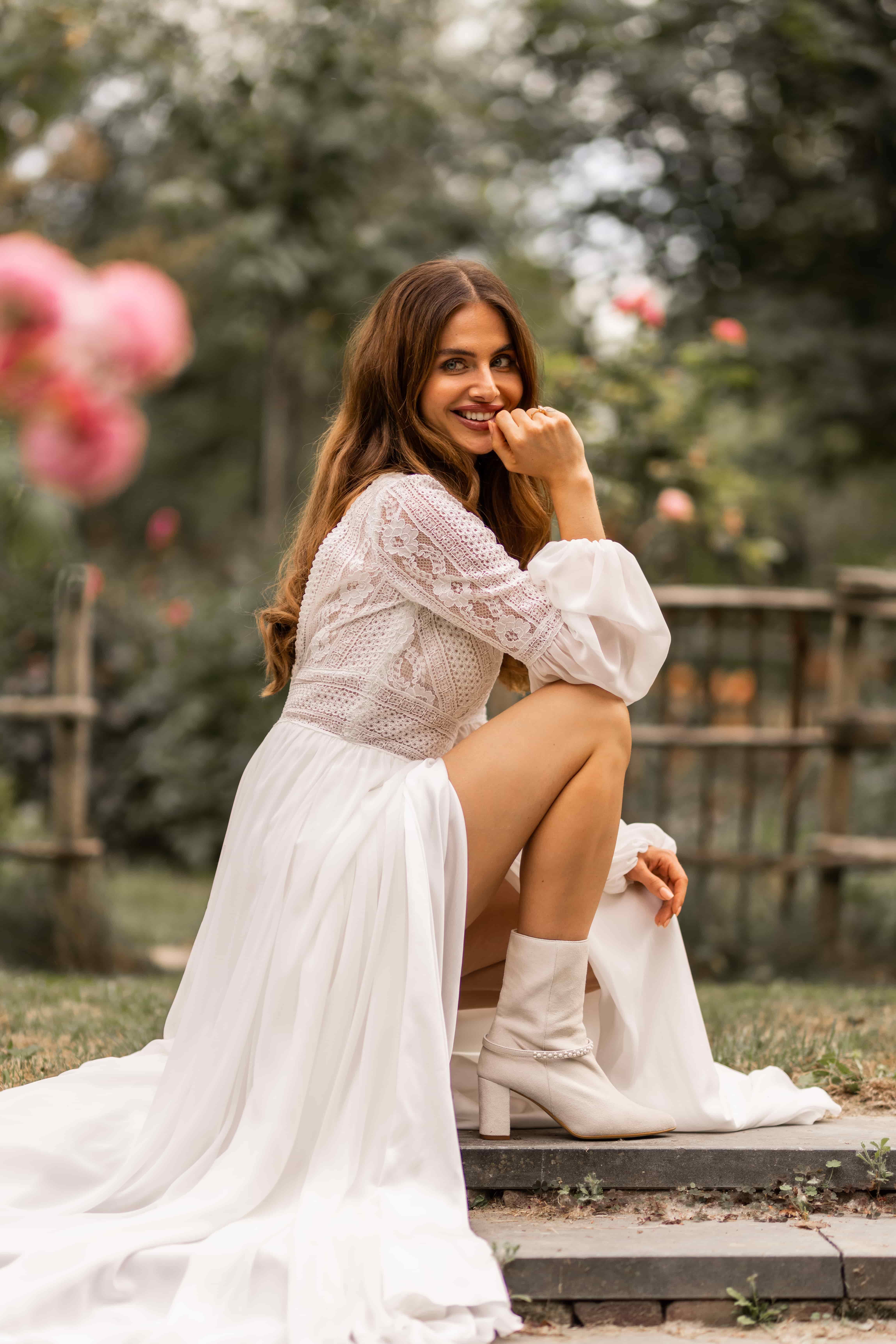 Bruid met witte laarzen