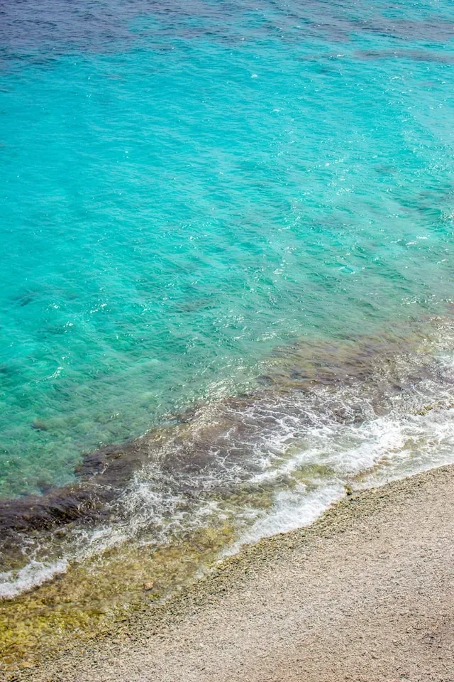 Blauw zeewater op Bonaire
