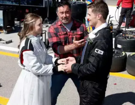 Kortste bruiloft: stel trouwt tijdens 10sec NASCAR pitstop