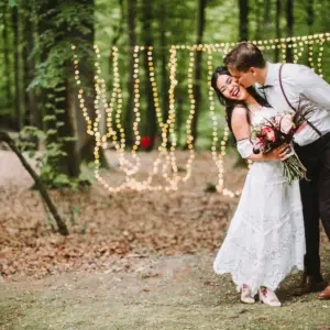 Bruidspaar op hun bruiloft