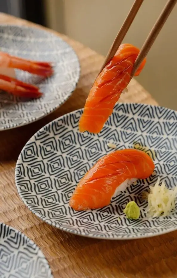 Japanse sushi met zalm.