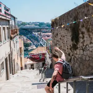 Sportieve man in Porto, Portugal.