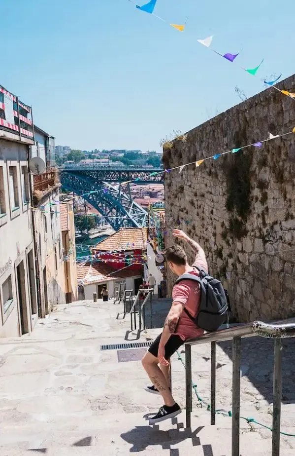 Sportieve man in Porto, Portugal.