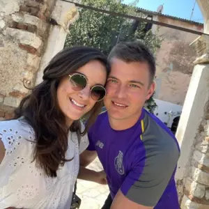 jong stel op vakantie.