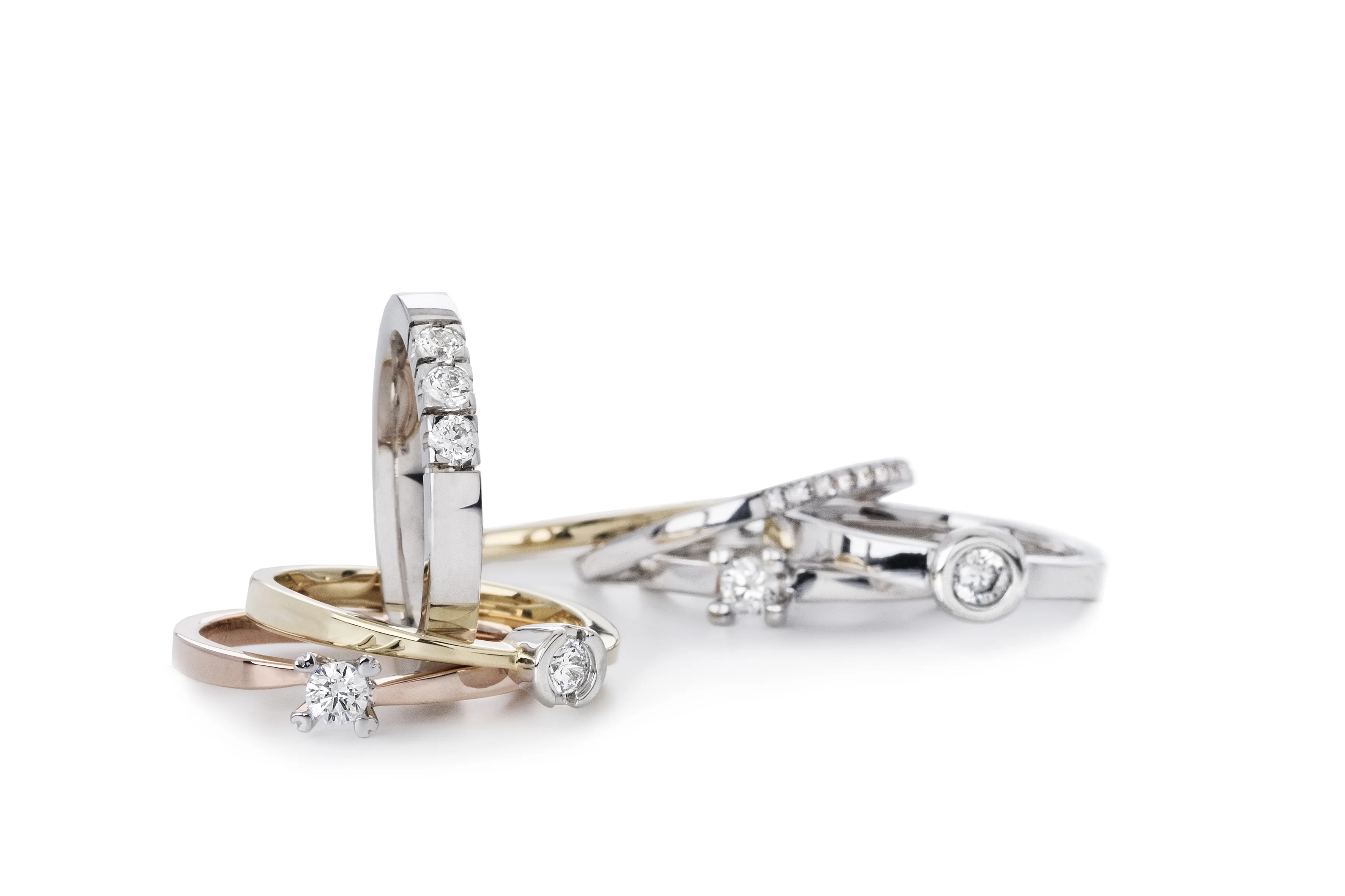 Trouwringen in verschillende vormen en maten