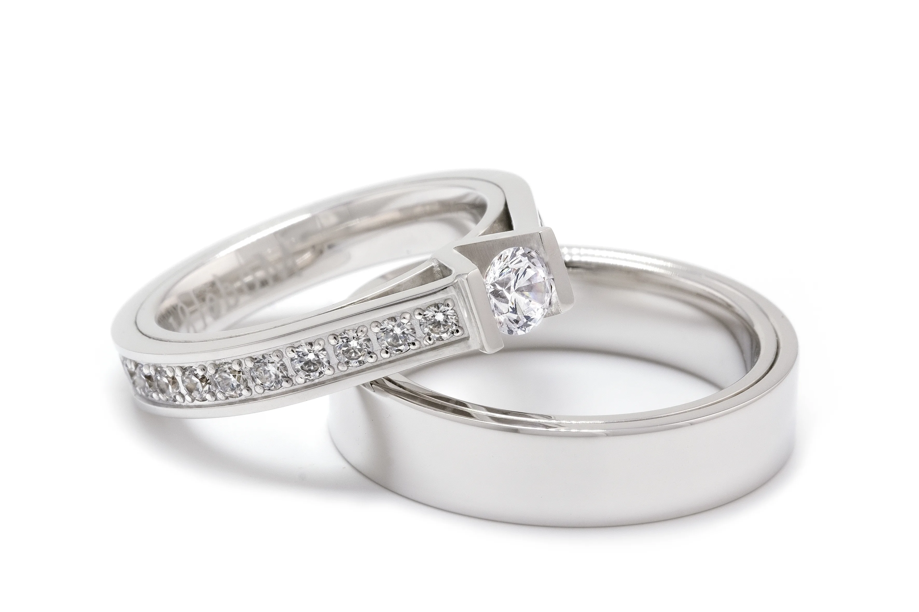 Zilver trouwring met diamantje