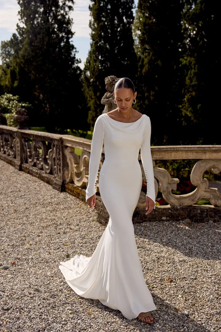 Strakke trouwjurk van Justin Alexander