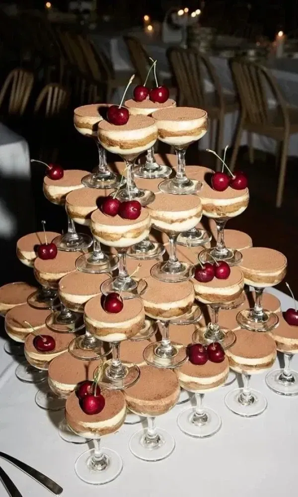 Champagnetoren met tiramisu