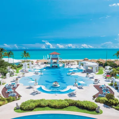 Luxe honeymoon in tropisch resort met uitzicht op zee